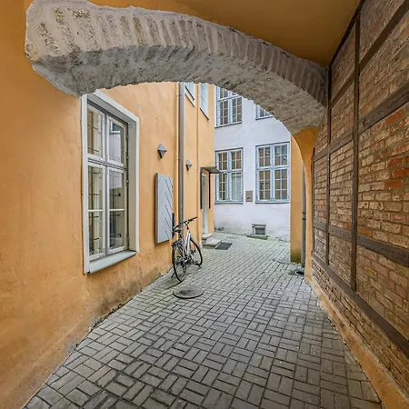 Old Town Silent Garden House Casa vacanze *