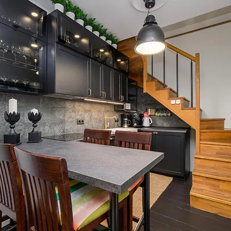 Old Town Silent Garden House Casa de Férias *