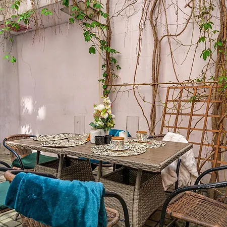 Old Town Silent Garden House Casa vacanze