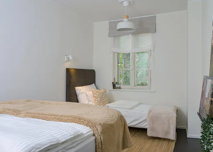 Old Town Silent Garden House *