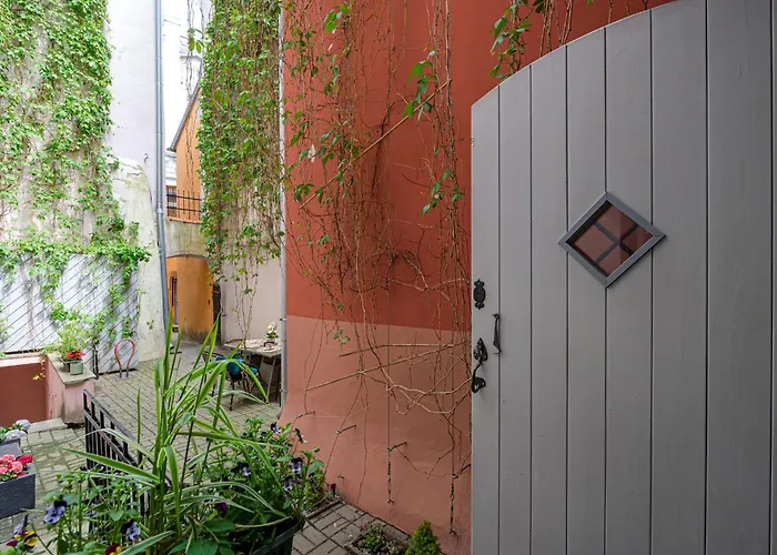 Old Town Silent Garden House Casa de Férias Talin