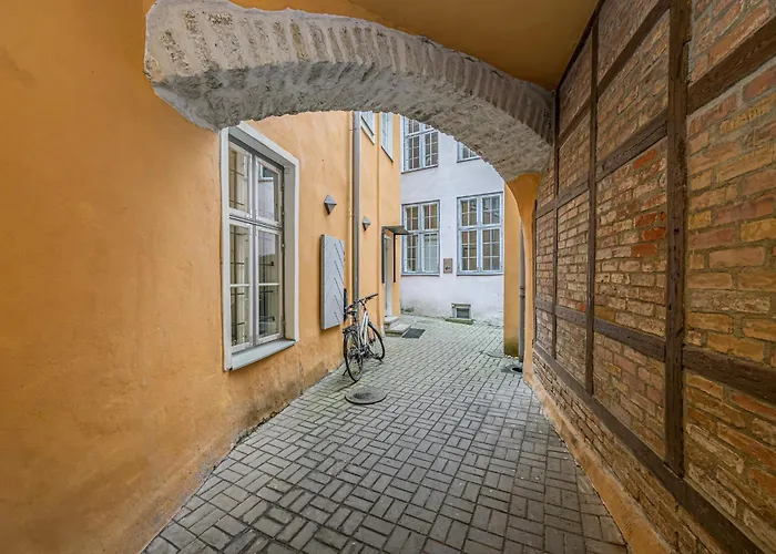 Old Town Silent Garden House بيت للعطل *